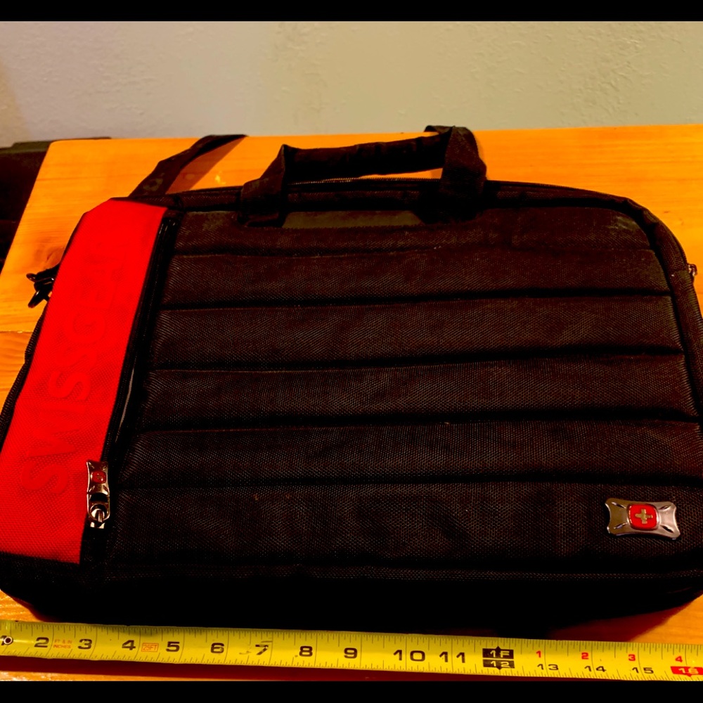Swiss Gear by Wenger Laptop Computer Bag Organizer Black Carrying messenger bag